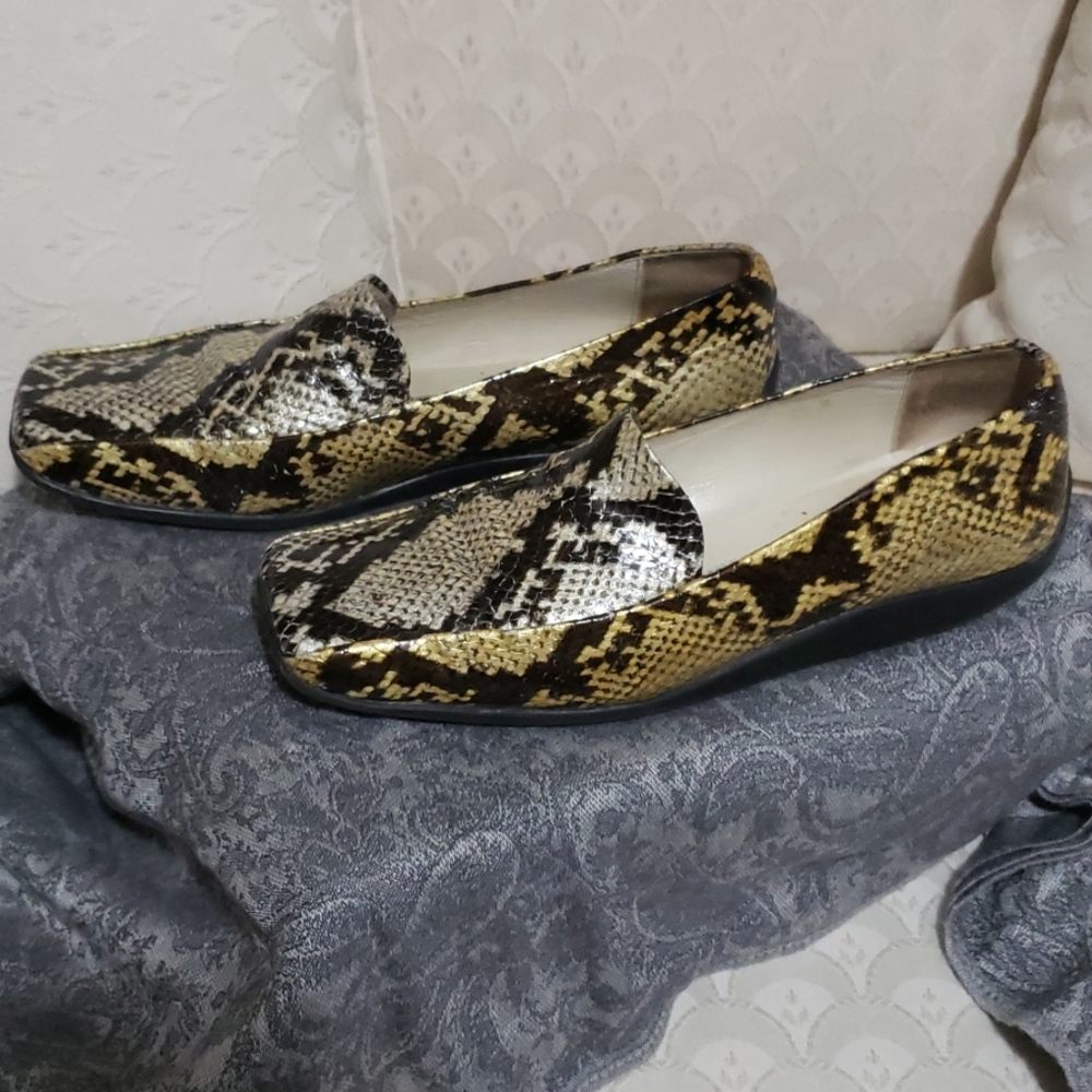 Andre's Assous Snake Skin Loafer - 8.5